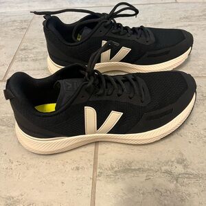 VEJA BLACK & WHITE IMPALA FASHIONABLE SNEAKER - NWOT